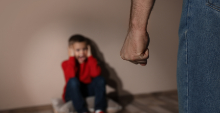 Novo fundo apoia crianças e jovens vítimas de violência doméstica e tráfico