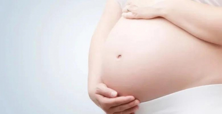 Artrite reumatoide: o uso de inibidor de TNF durante a gravidez reduz o risco de peso baixo à nascença